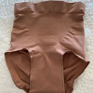 SKIMS Sculpting Mid Waist Brief